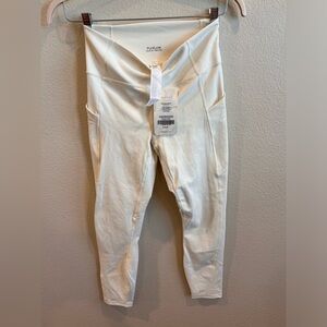 NWT Fabletics cream ⅞ leggings size medium